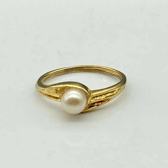 Classic Faux Pearl Solitaire Ring, Gold Tone Sleek Minimalist Band - Picture 2 of 5